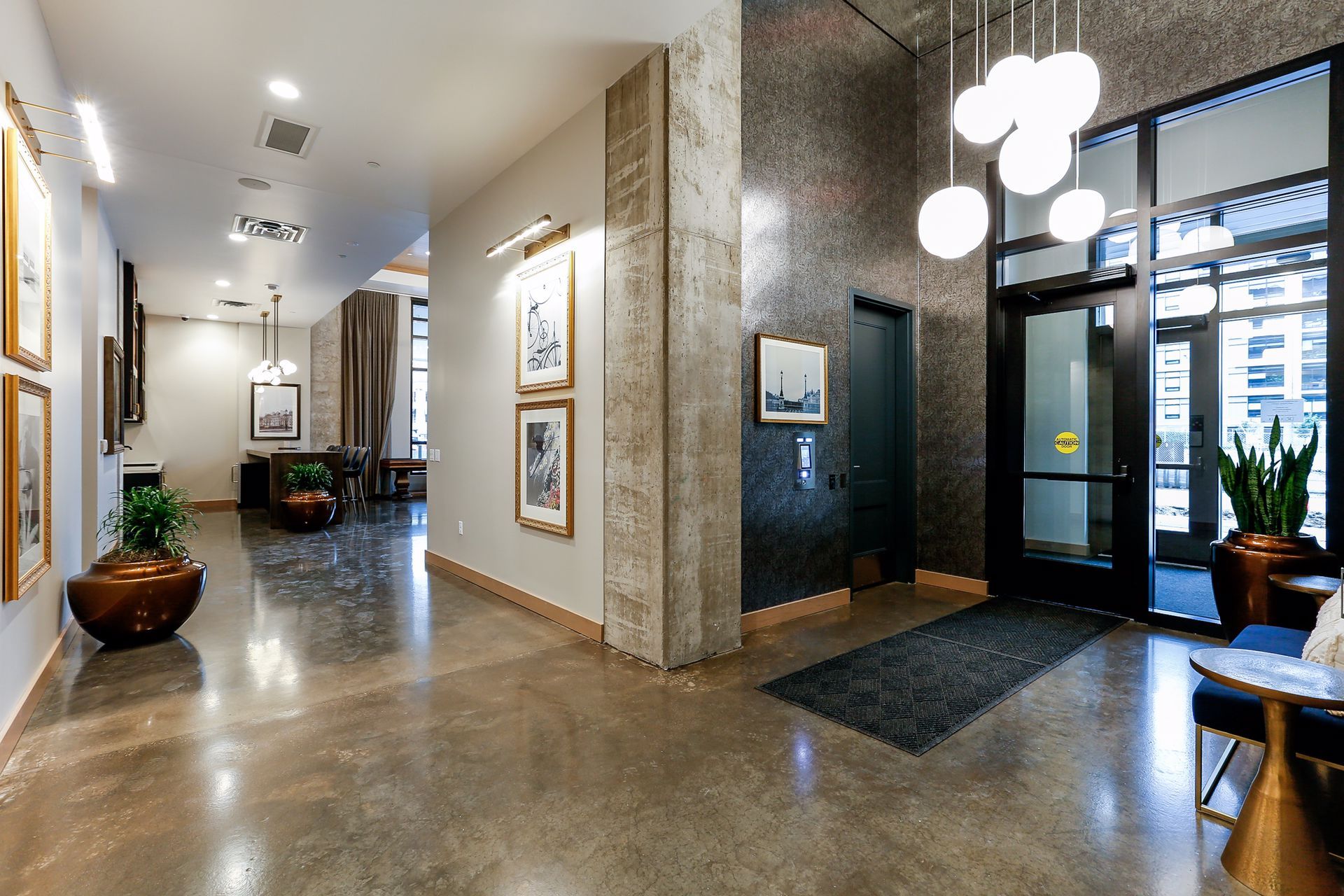 ["uploaded_image", "retouched_photo", "matterport_image"] - Photo-003.jpg