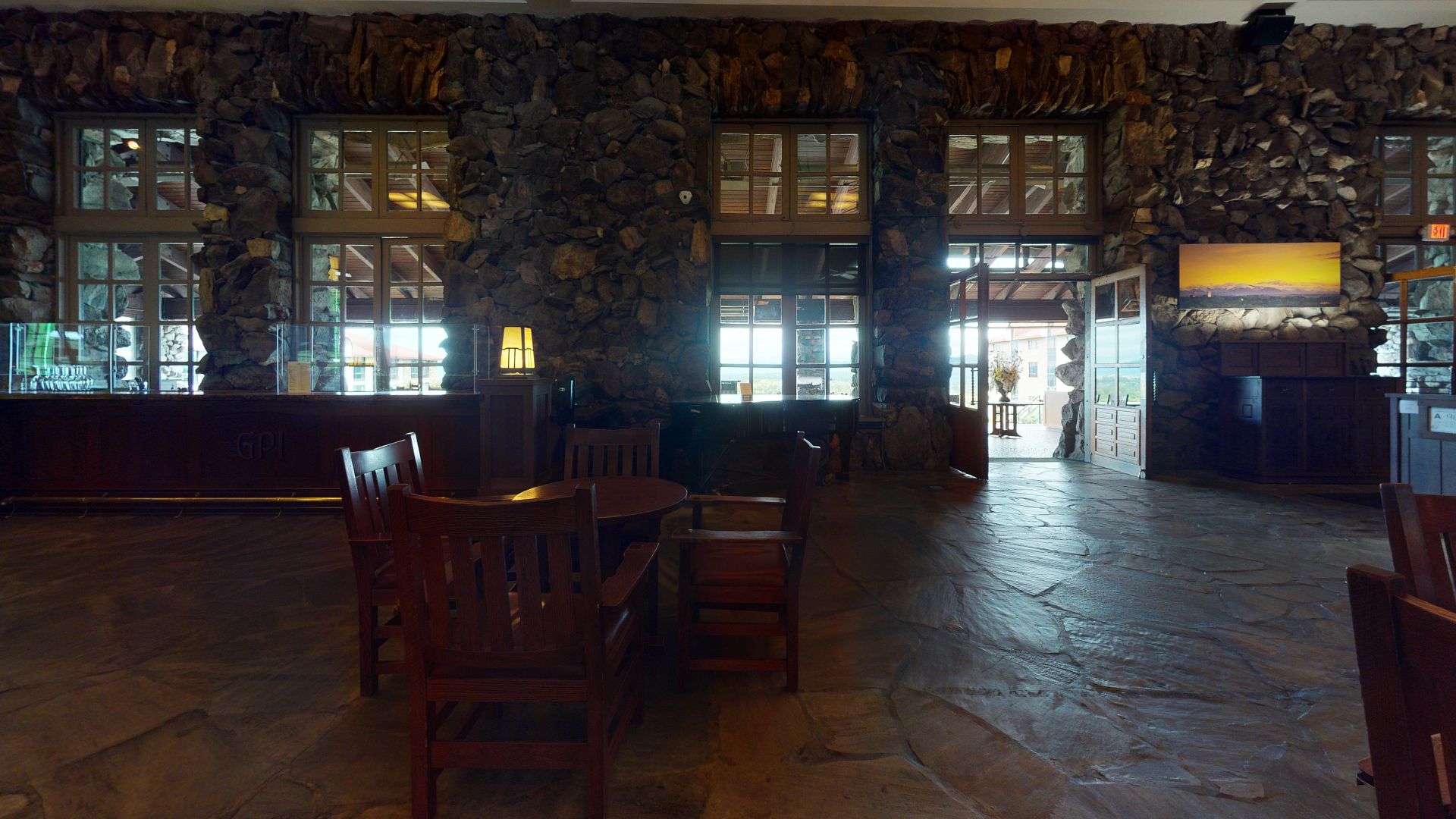 ["uploaded_image", "retouched_photo", "matterport_image"] - adJXH1WpTpS-Photo_03.jpg