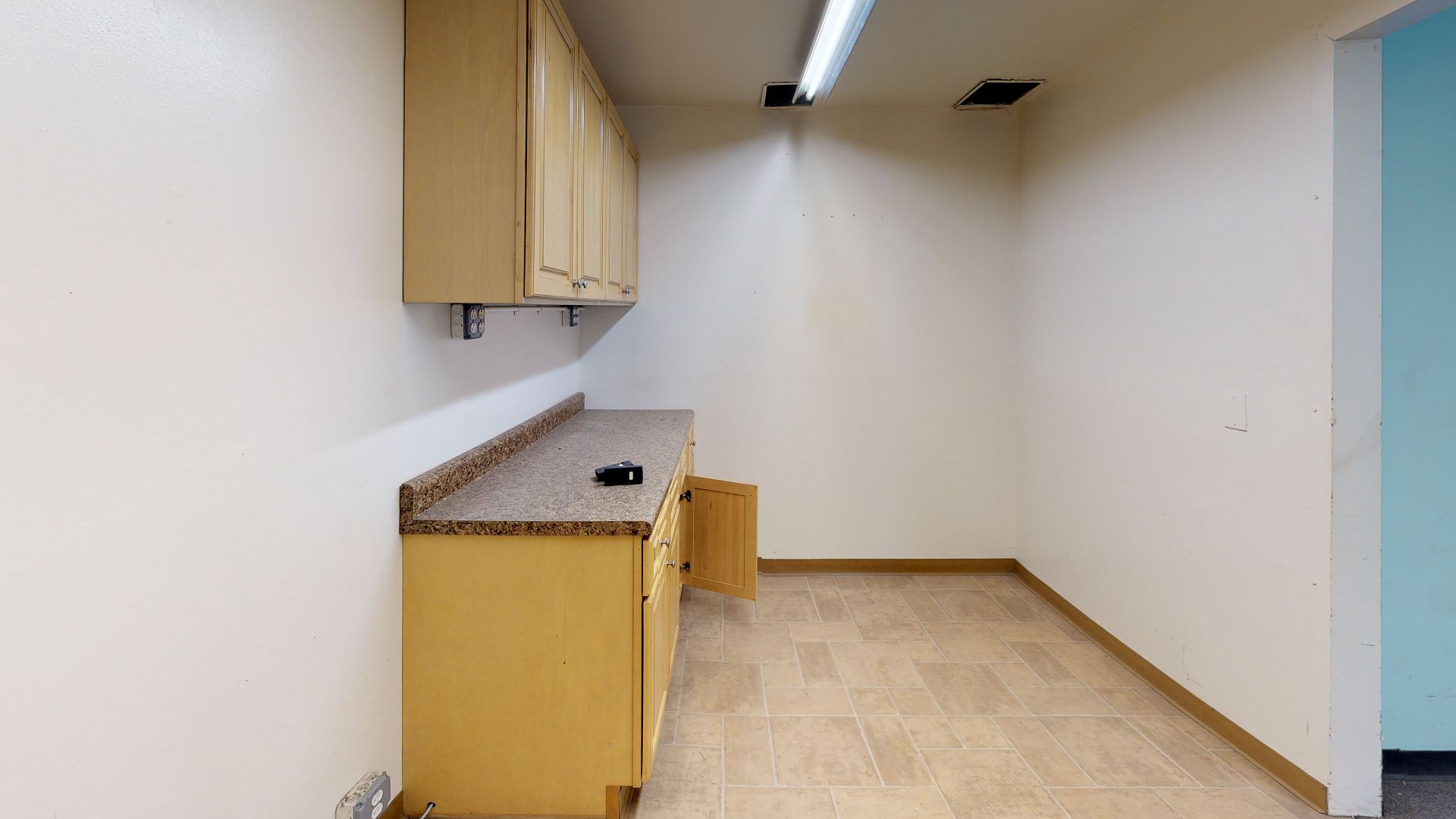 ["uploaded_image", "retouched_photo", "matterport_image"] - ouHnNvpG4jL-Photo_05.jpg