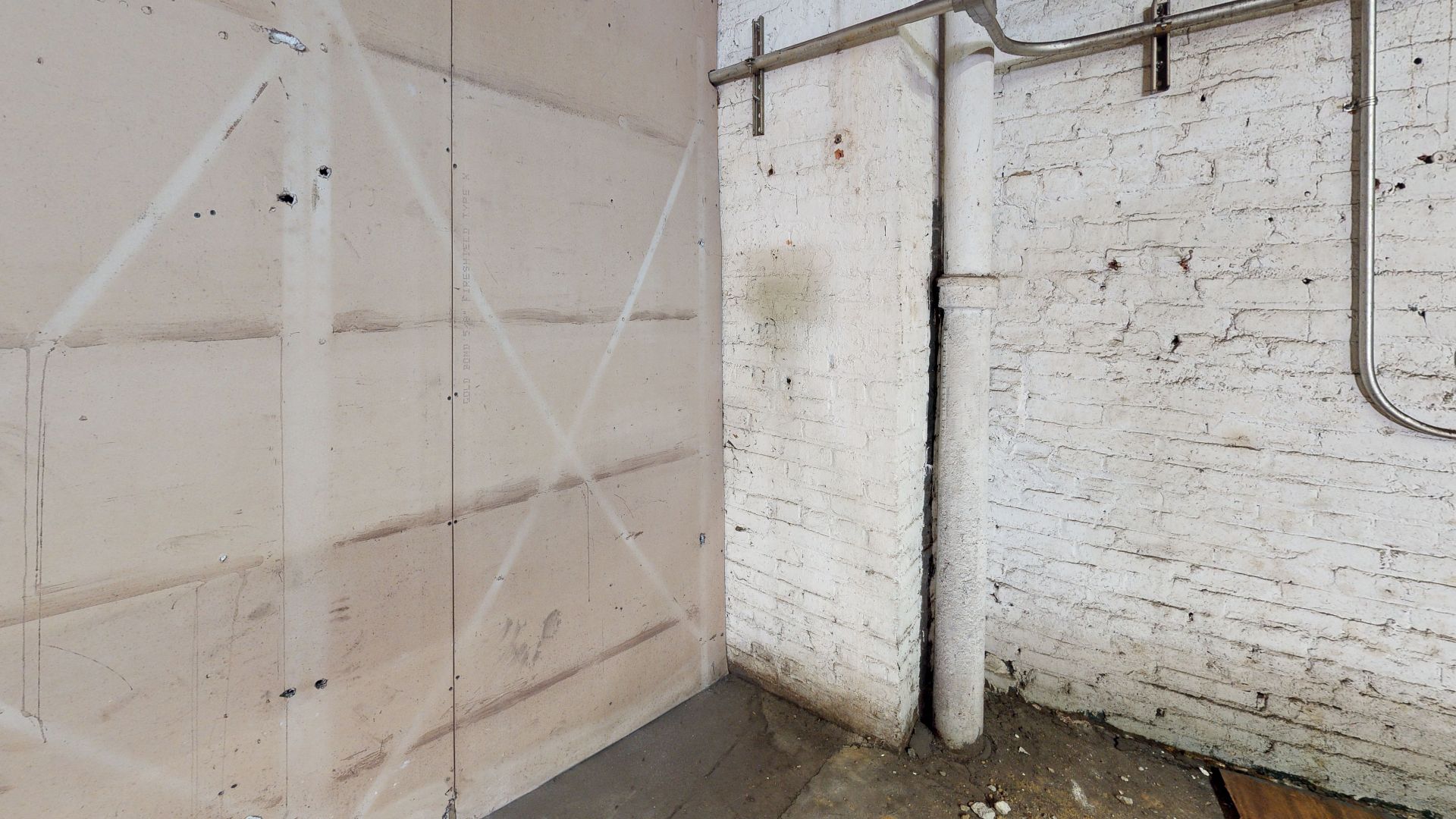 ["uploaded_image", "retouched_photo", "matterport_image"] - VyRgfJg5ZSZ-Photo_01.jpg