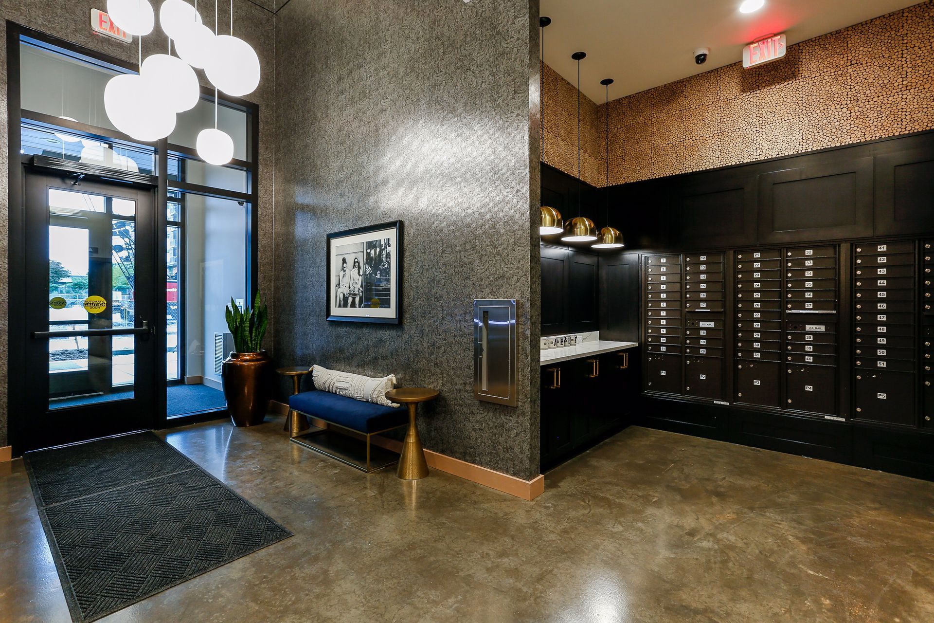 ["uploaded_image", "retouched_photo", "matterport_image"] - Photo-002_(1).jpg