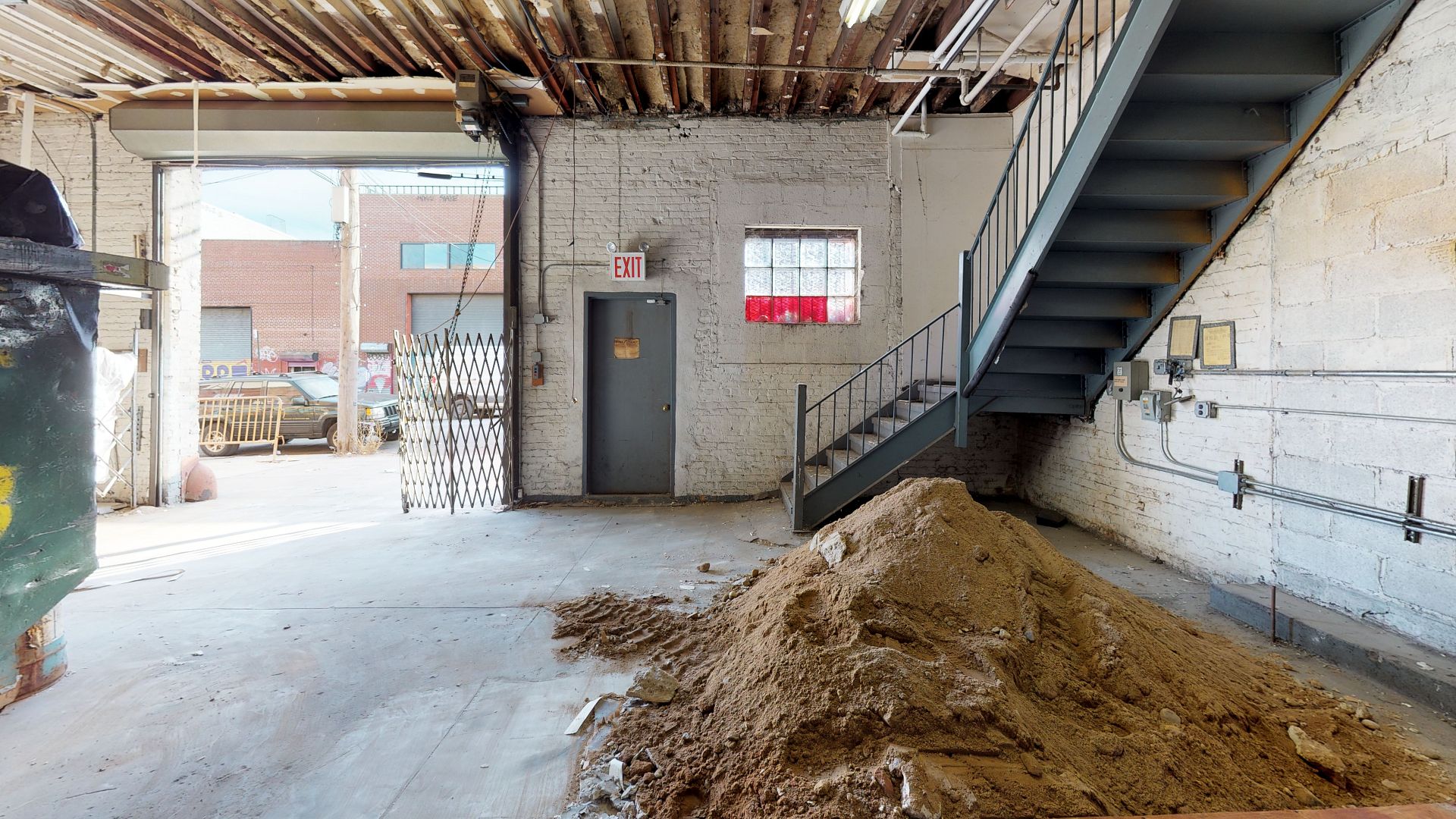 ["uploaded_image", "retouched_photo", "matterport_image"] - HsXV8mJJJj4-Photo_21.jpg