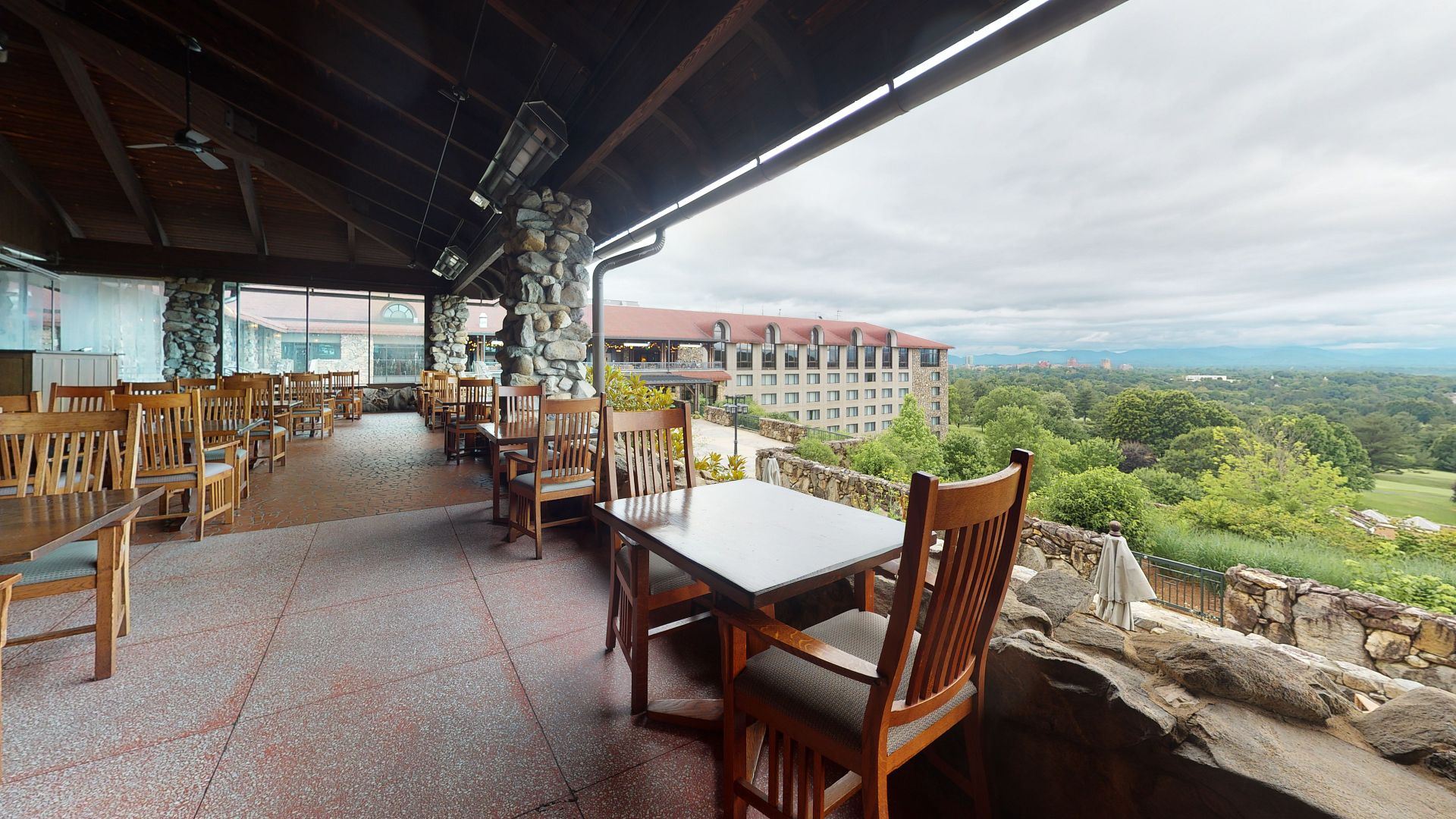 ["uploaded_image", "retouched_photo", "matterport_image"] - yhstCRLSEym-Photo_05.jpg