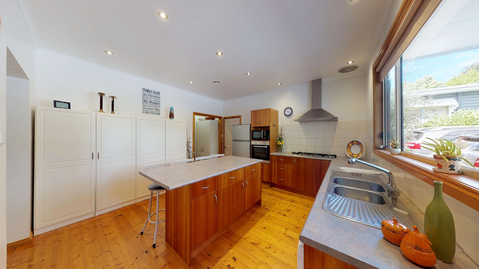 ["uploaded_image", "retouched_photo", "matterport_image"] - 02.14.2019_05.49.54.jpg