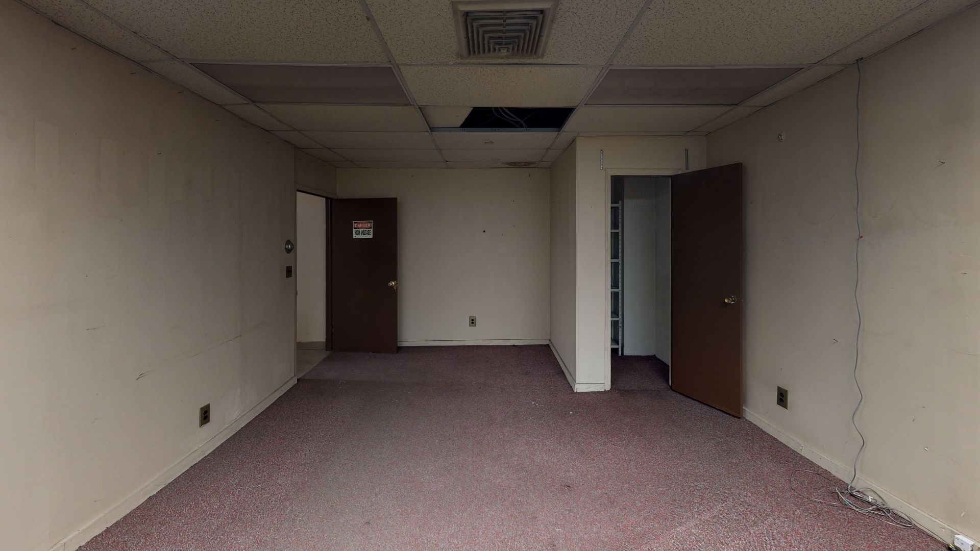 ["uploaded_image", "retouched_photo", "matterport_image"] - av8Tbt49qjs-Photo_04.jpg