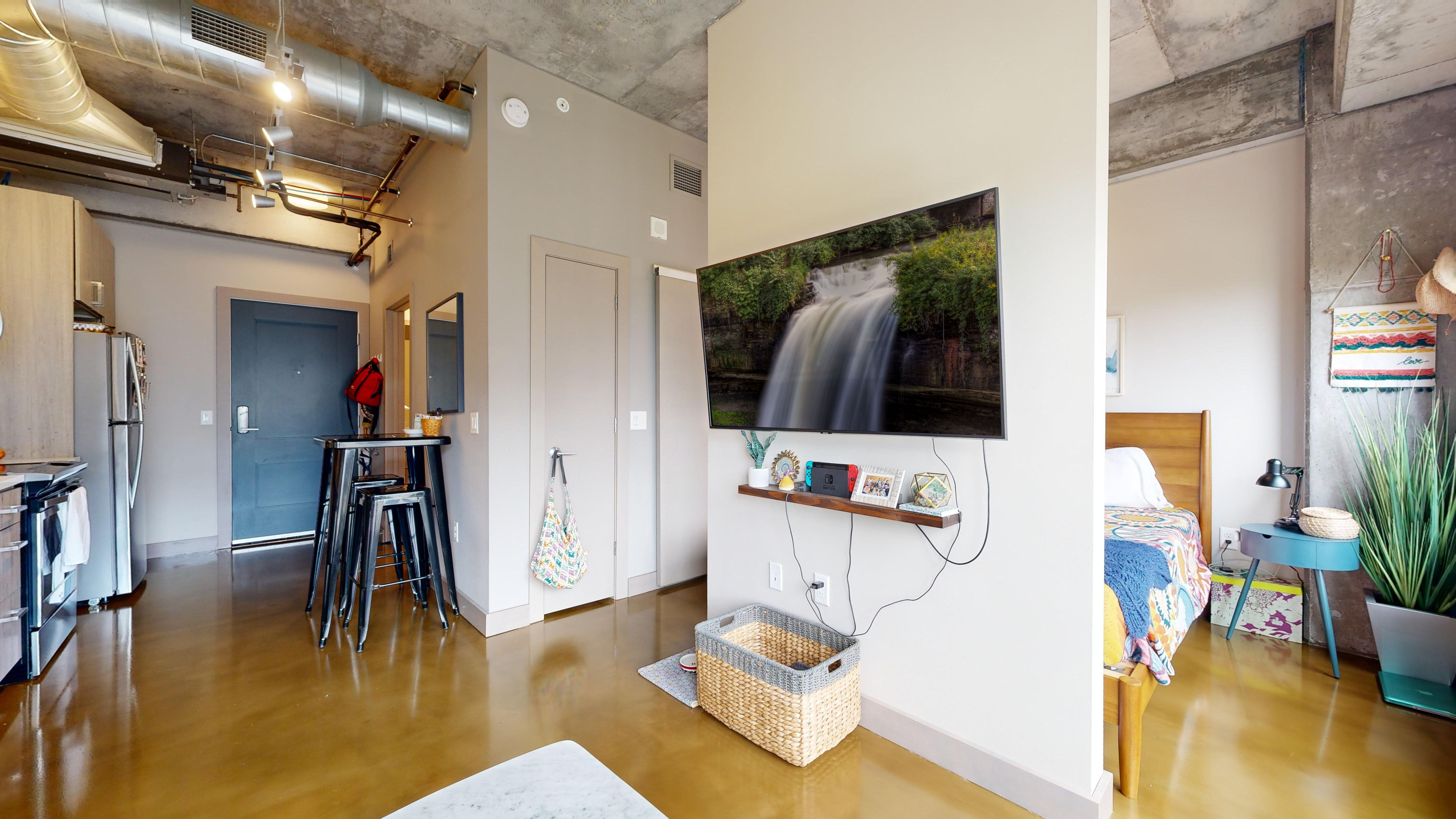 ["uploaded_image", "retouched_photo", "matterport_image"] - 728-N-Third-St-08172024_064630.jpg