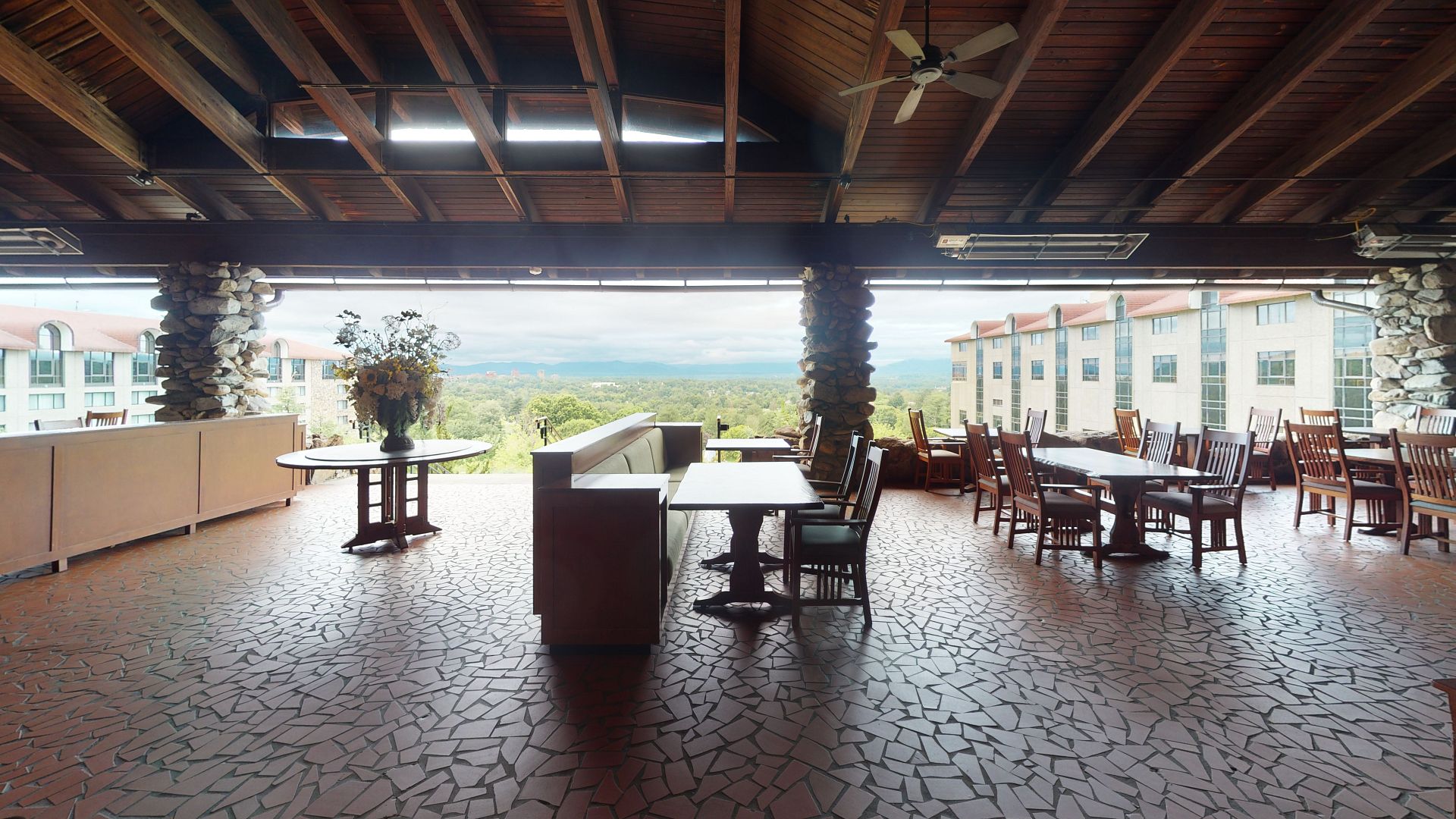 ["uploaded_image", "retouched_photo", "matterport_image"] - TTtdSWo9U8E-Photo_01.jpg